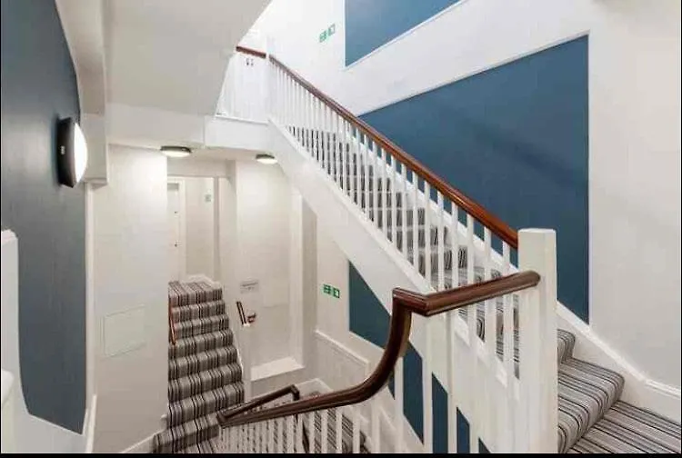 Stunning & Spacious City Centre Flat Bath Apartmán